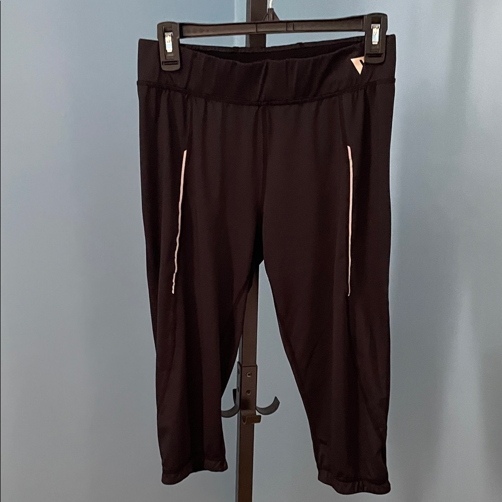 YAS Sport Black Capris with Grey Accents
